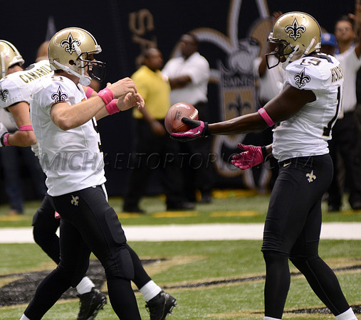 Drew Brees of the New Orleans Saints with Devery Henderson breaking Johnny Unitas record