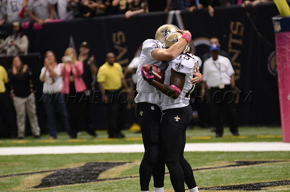 Drew Brees of the New Orleans Saints celebrates Johnny Unitas touchdown record